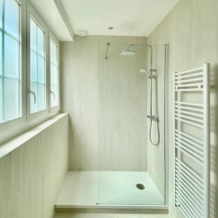 Spacious 2 Luxury Renovated Terrace Garage-madeleine Ανζέρ