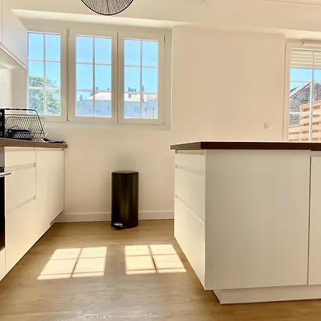 Spacious 2 Luxury Renovated Terrace Garage-madeleine Appartement