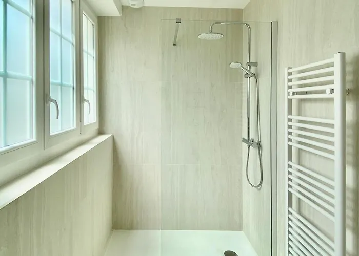 Spacious 2 Luxury Renovated Terrace Garage-madeleine Angers